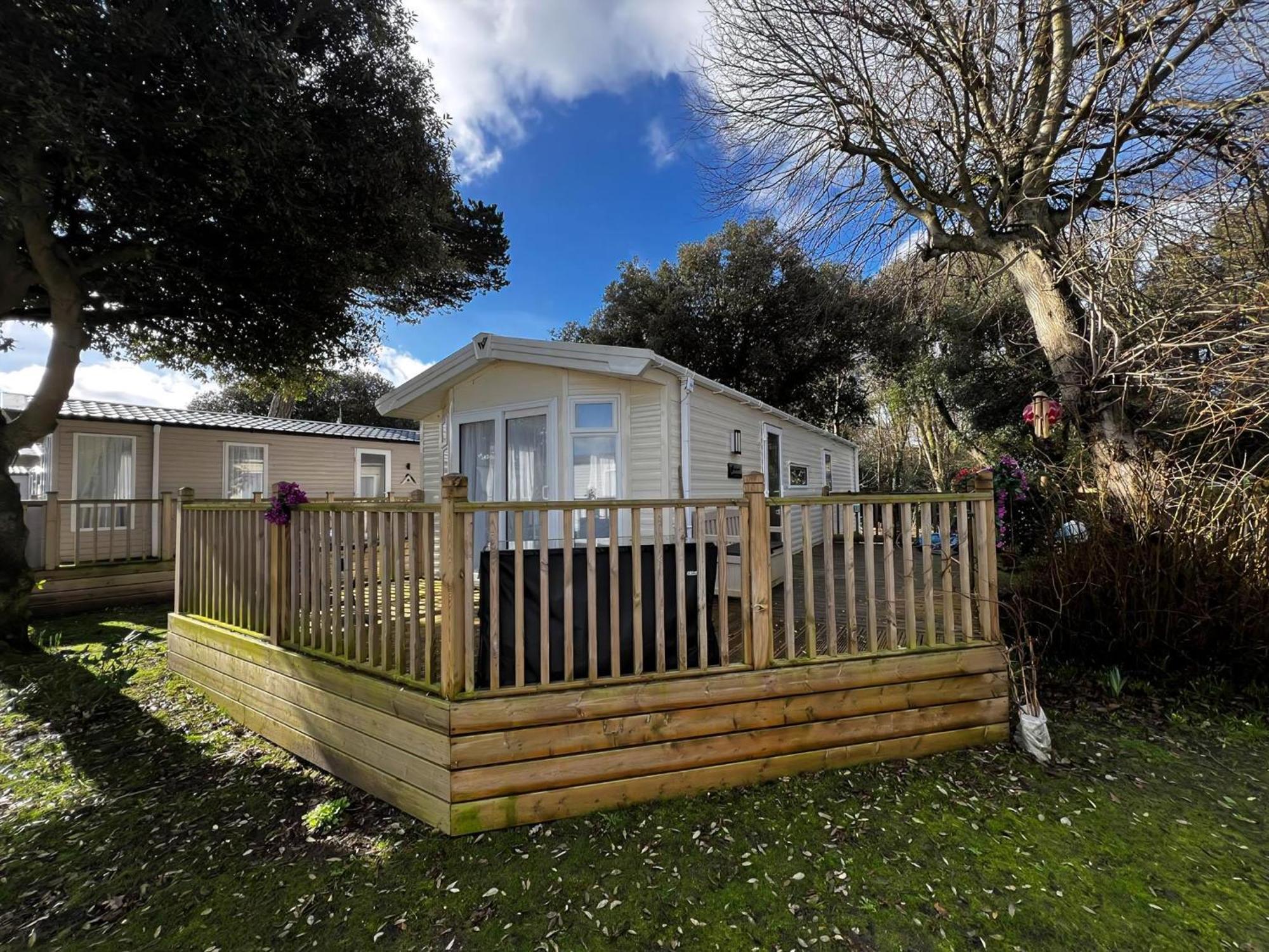 Stunning Caravan With Decking At Azure Seas In Suffolk Ref 32055Az Lowestoft Exterior photo